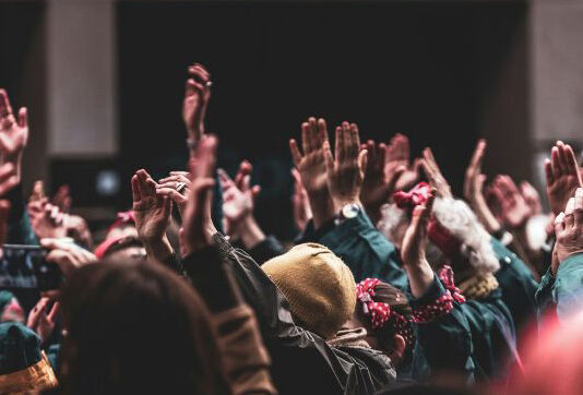 Обществени нагласи към демокрацията в България през 2025 г.